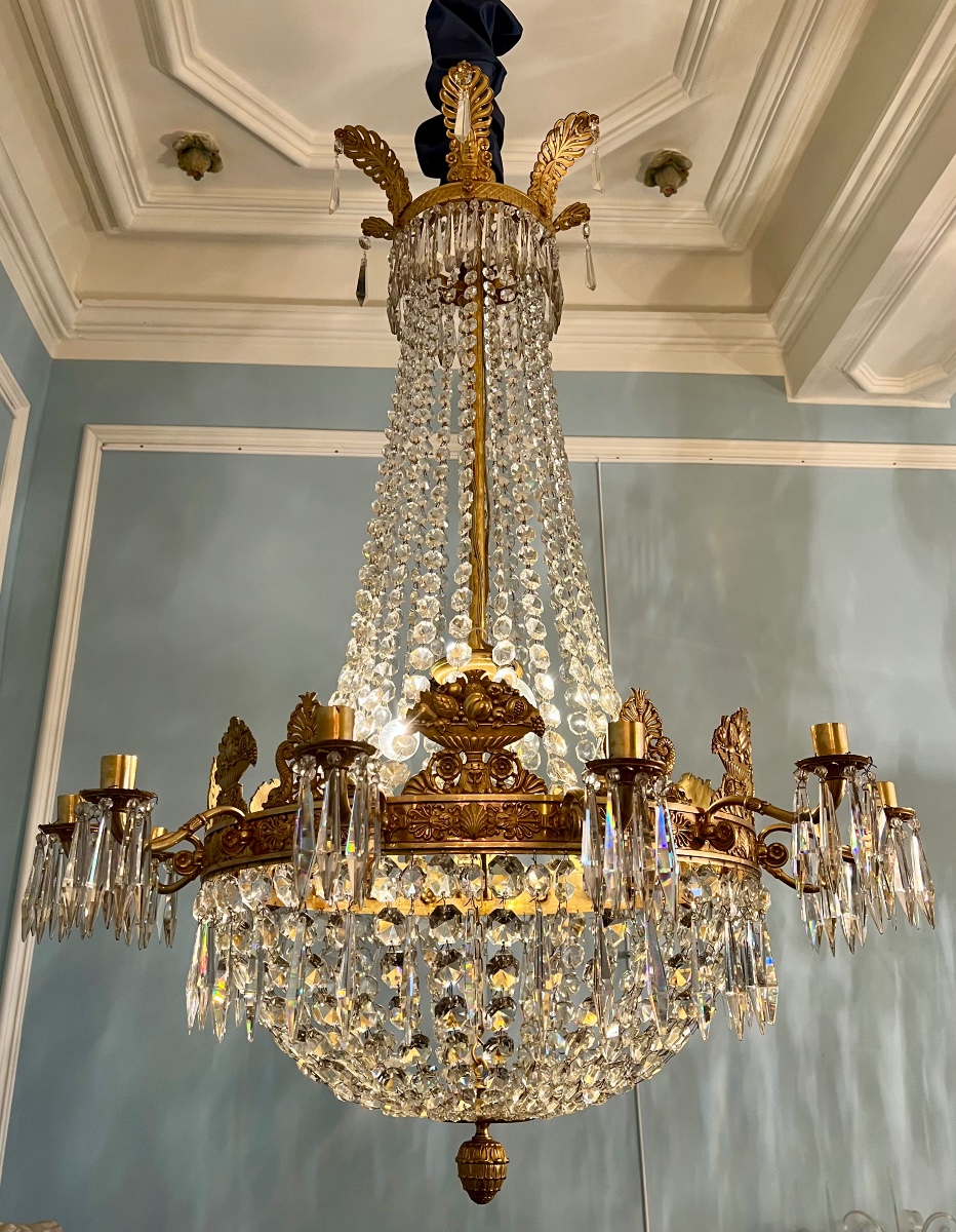A Late Empire Chandelier With Twelve Lights In Gilt Bronze And Cut Crystal