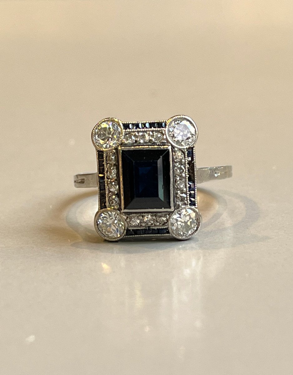 Bague en platine,saphirs et diamants époque ART DECO.-photo-2