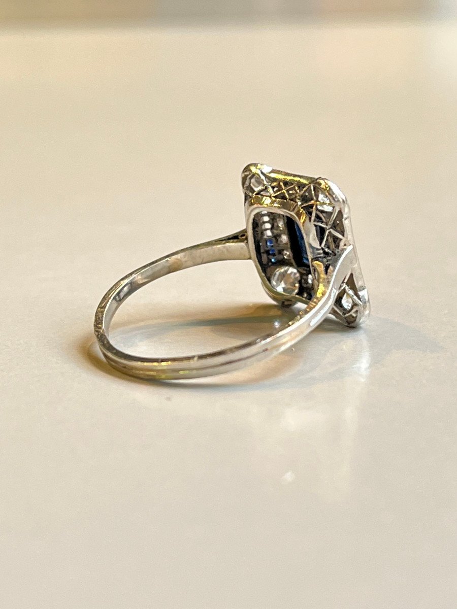 Bague en platine,saphirs et diamants époque ART DECO.-photo-4