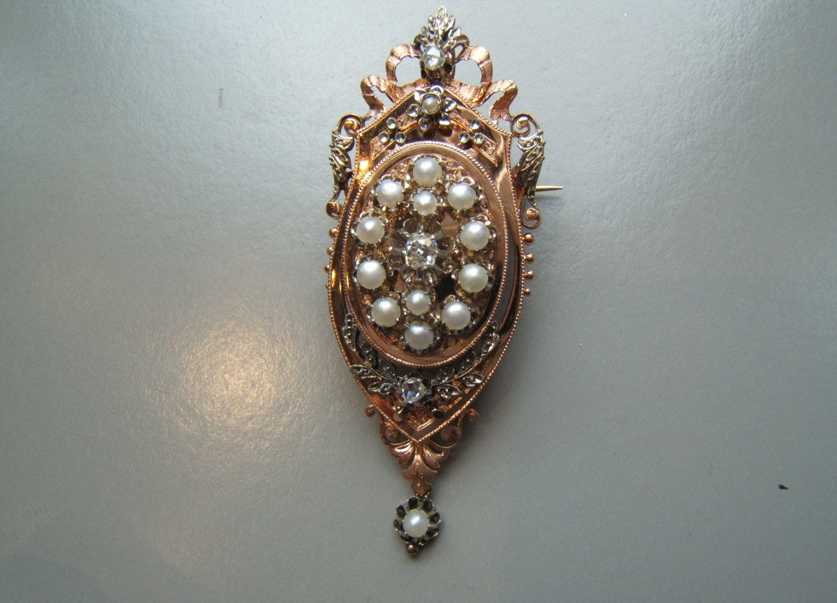 Pink Gold Brooch, Diamonds And Pearls Forming A Pendant. XIXth