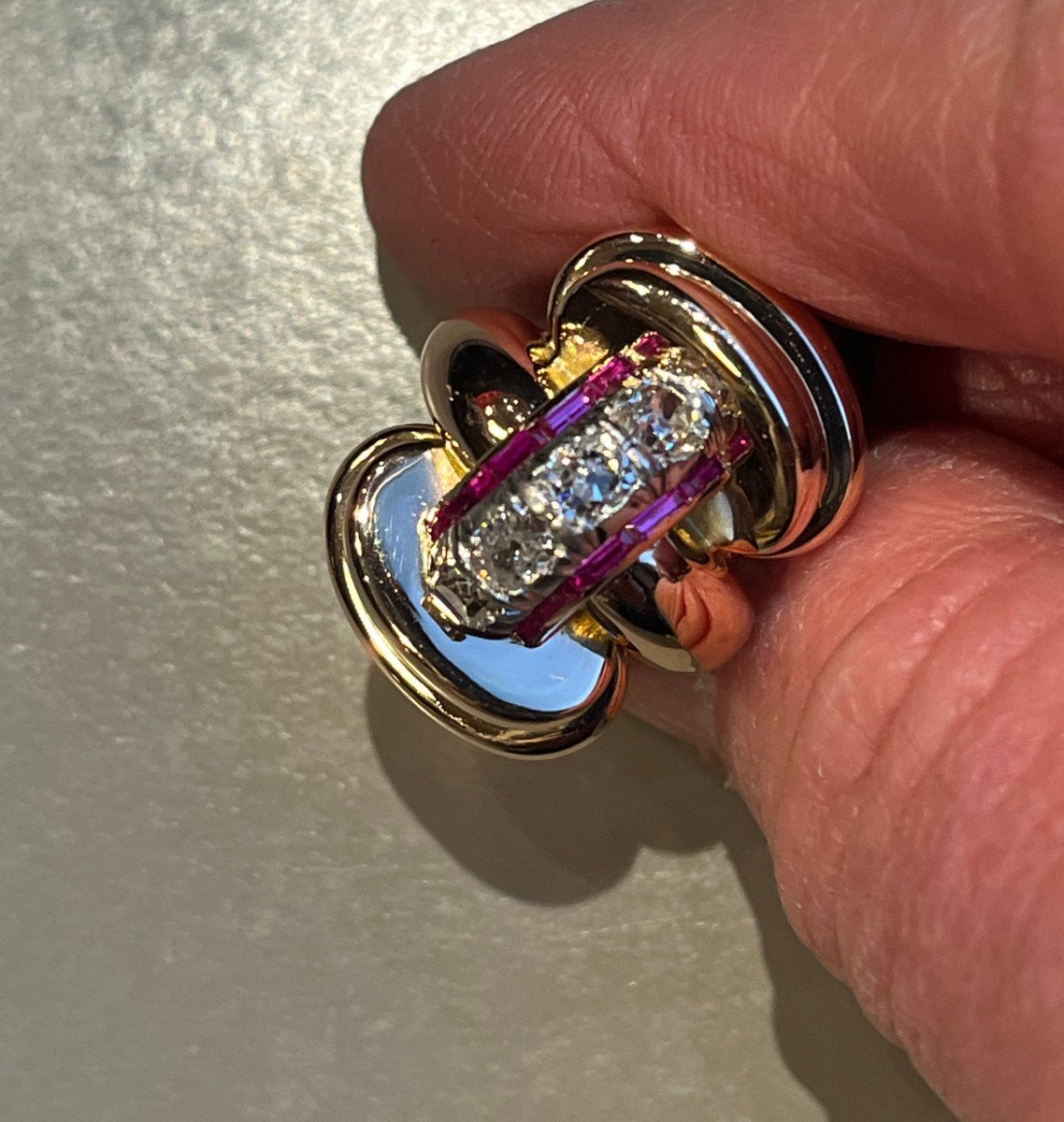 Bague Tank Or Et Platine, Diamants Et Rubis Vers 1940.-photo-4