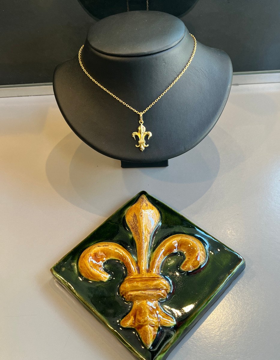 Gold Pendant, "fleur De Lys" Late 19th Century-photo-4