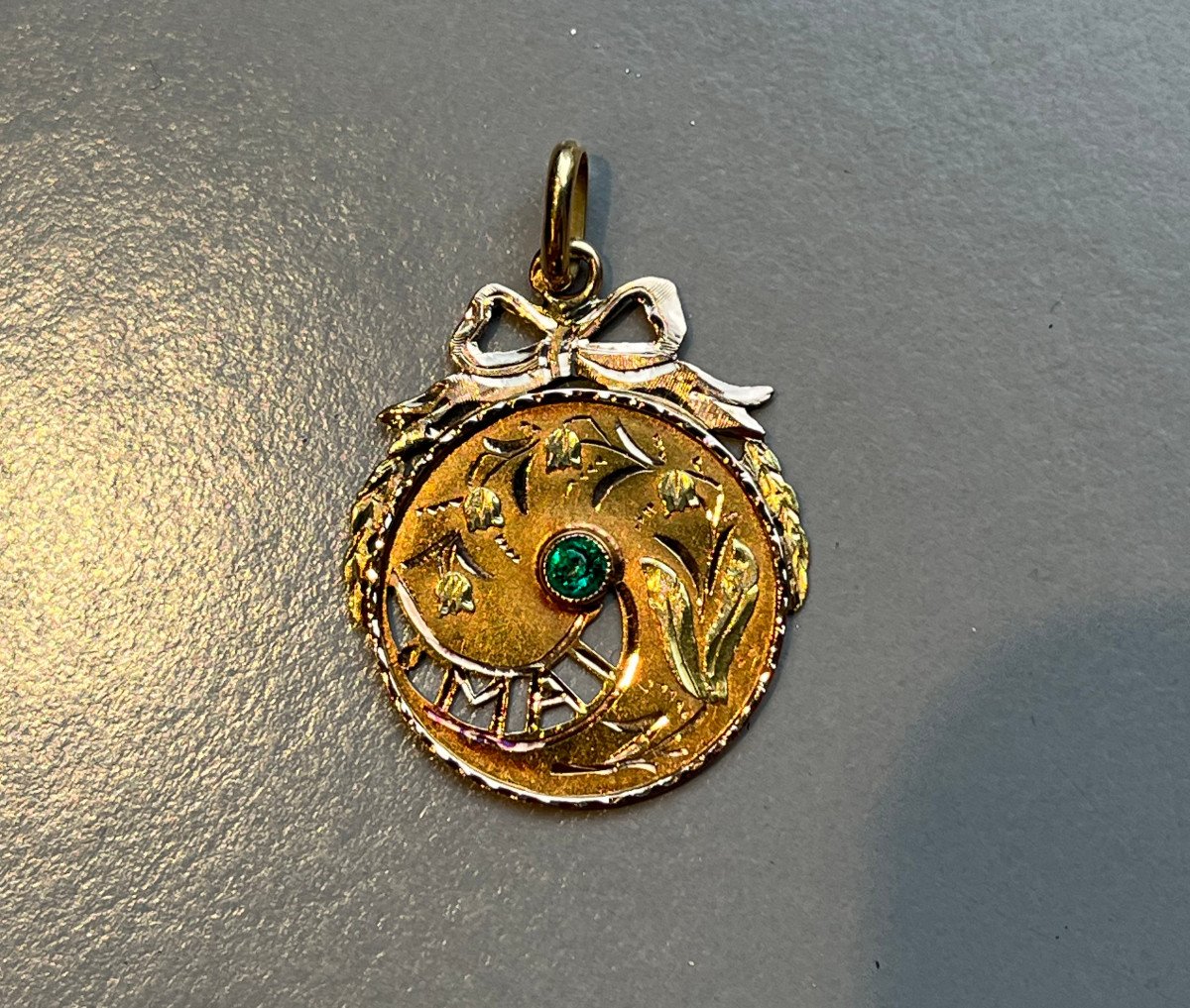 MEDAILLE OR MOIS DE NAISSANCE MAI.