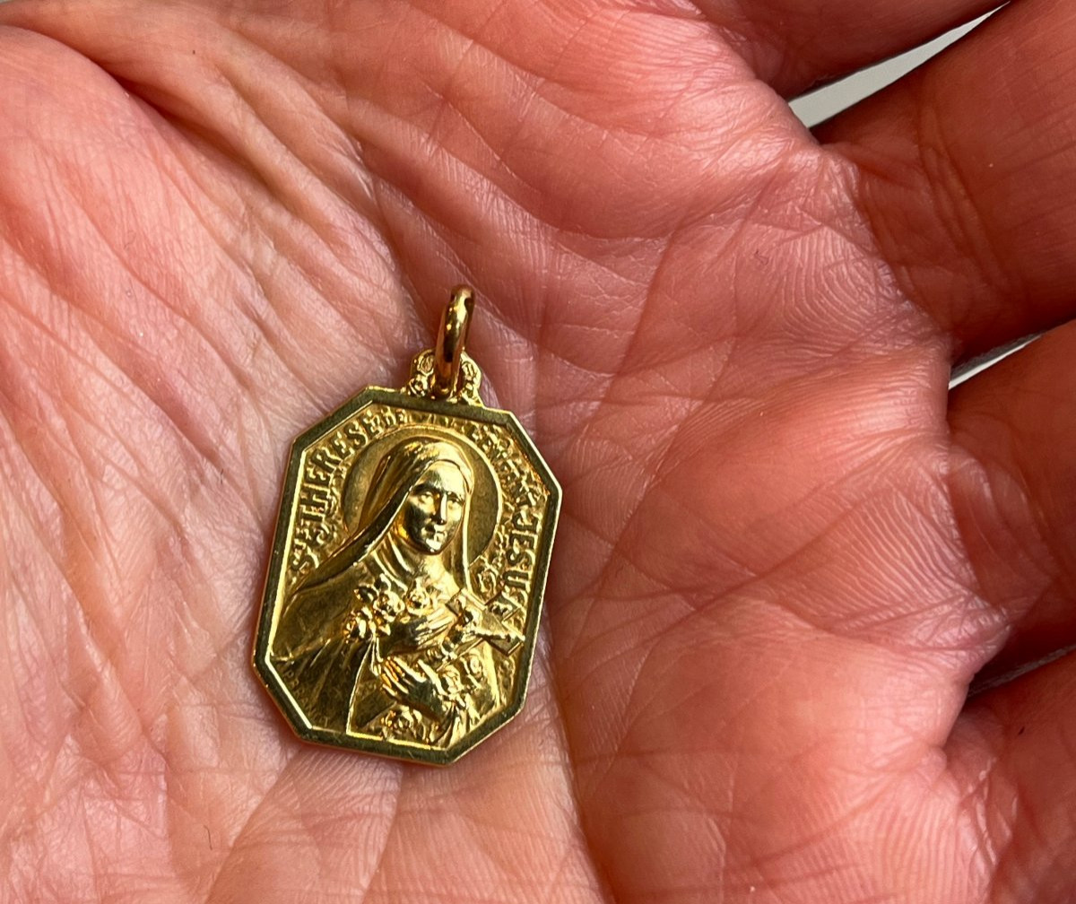 MEDAILLE SAINTE THERESE EN OR SIGNEE BRANDT.-photo-1