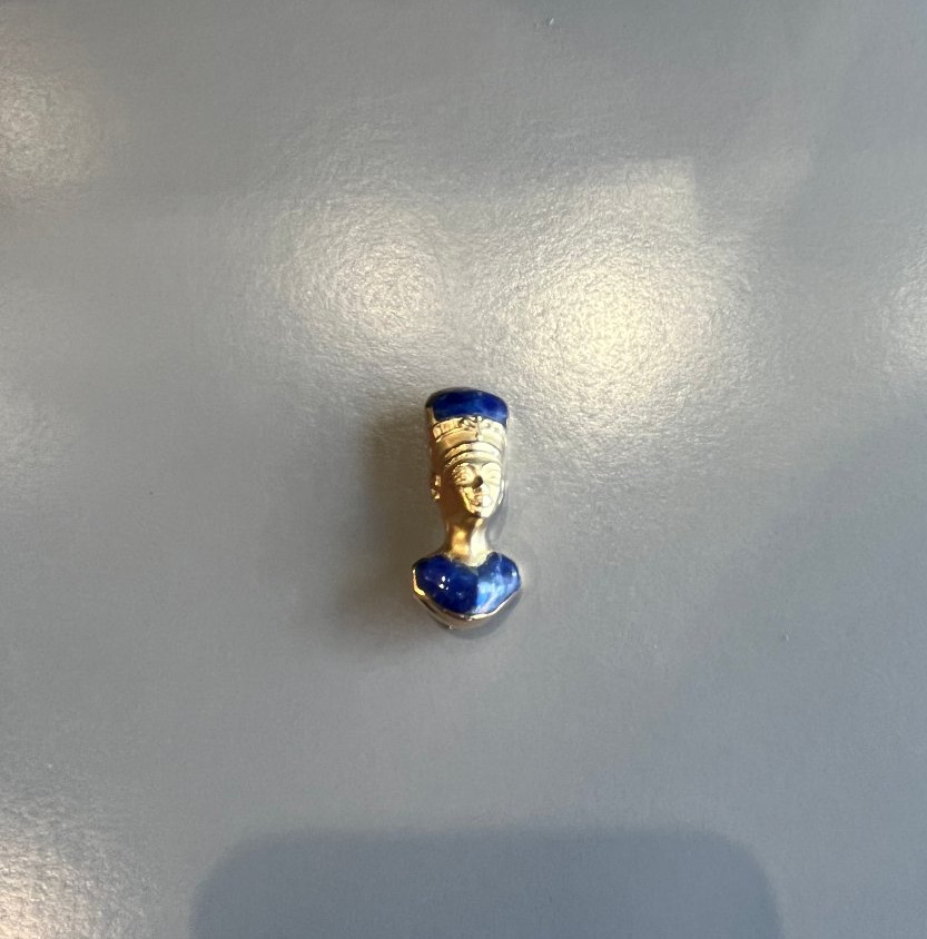 Broche en or et lapis lazuli, " Nefertiti "-photo-4