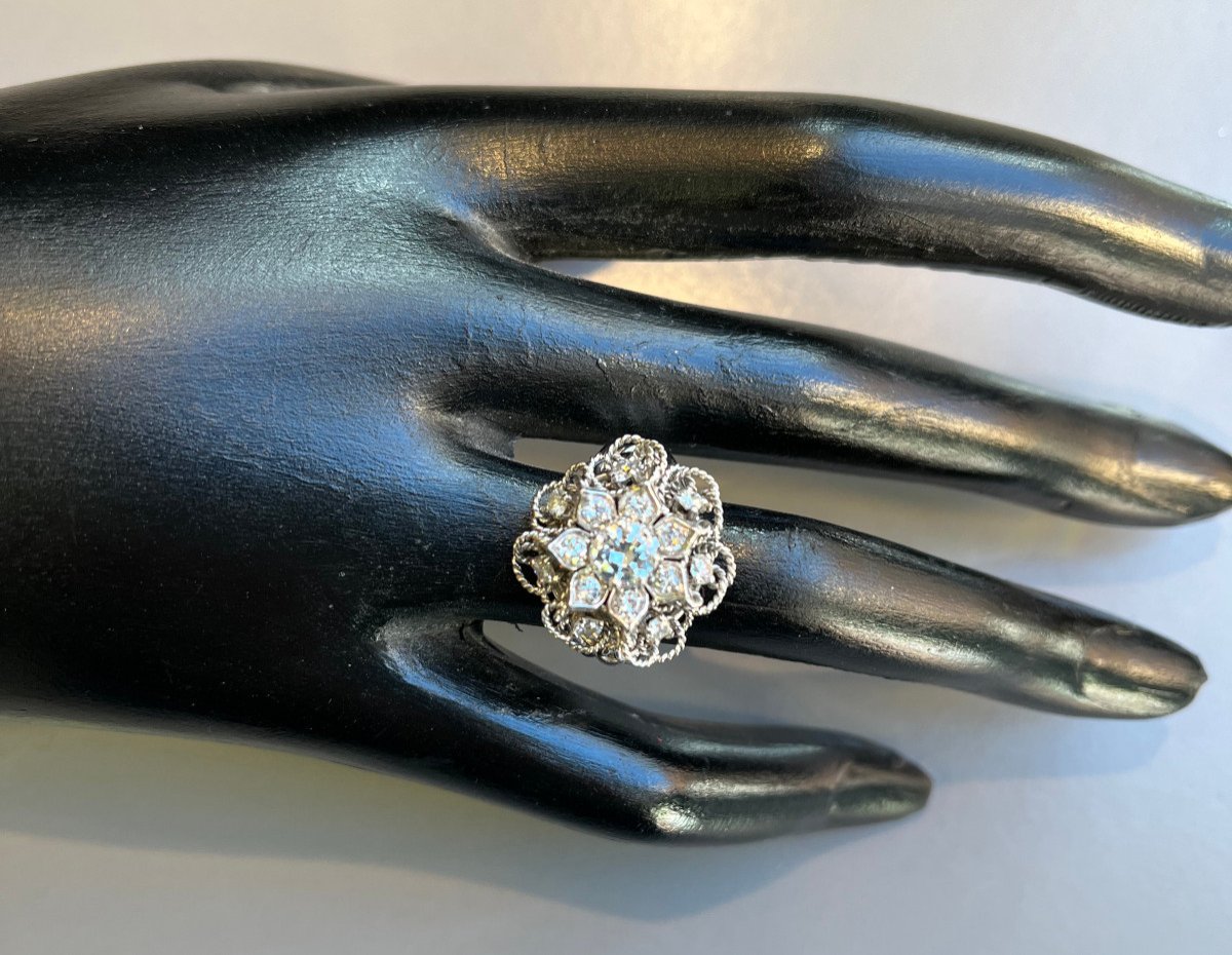 Bague" Fleur" en platine sertie de diamants.-photo-1