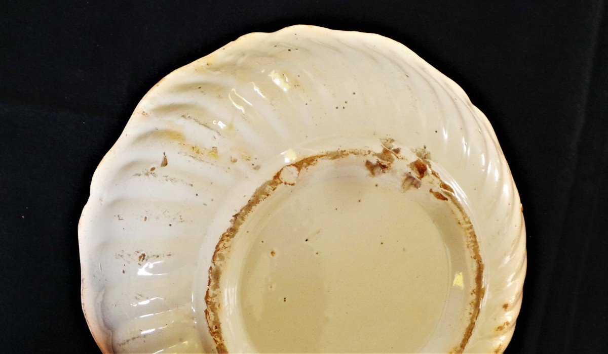 18th Century - Shaped Piece - Round Dish In “la Rochelle” Earthenware-photo-2