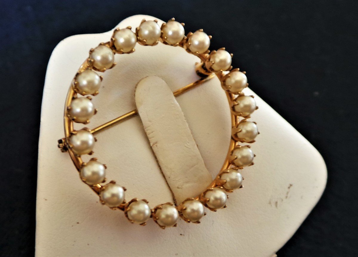 12k Gold Brooch With White Pearl Crowns - 1950s - 20th Century