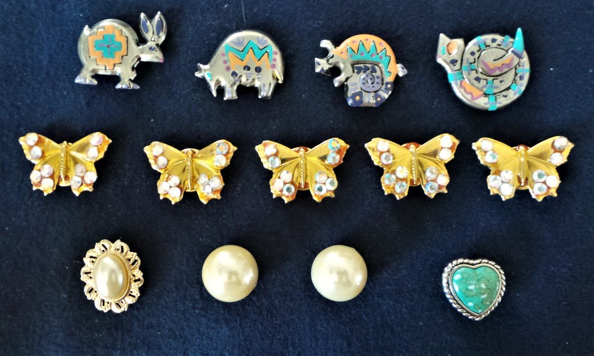 Meeting Of 13 Button Cases From The 1950s - 20th Century
