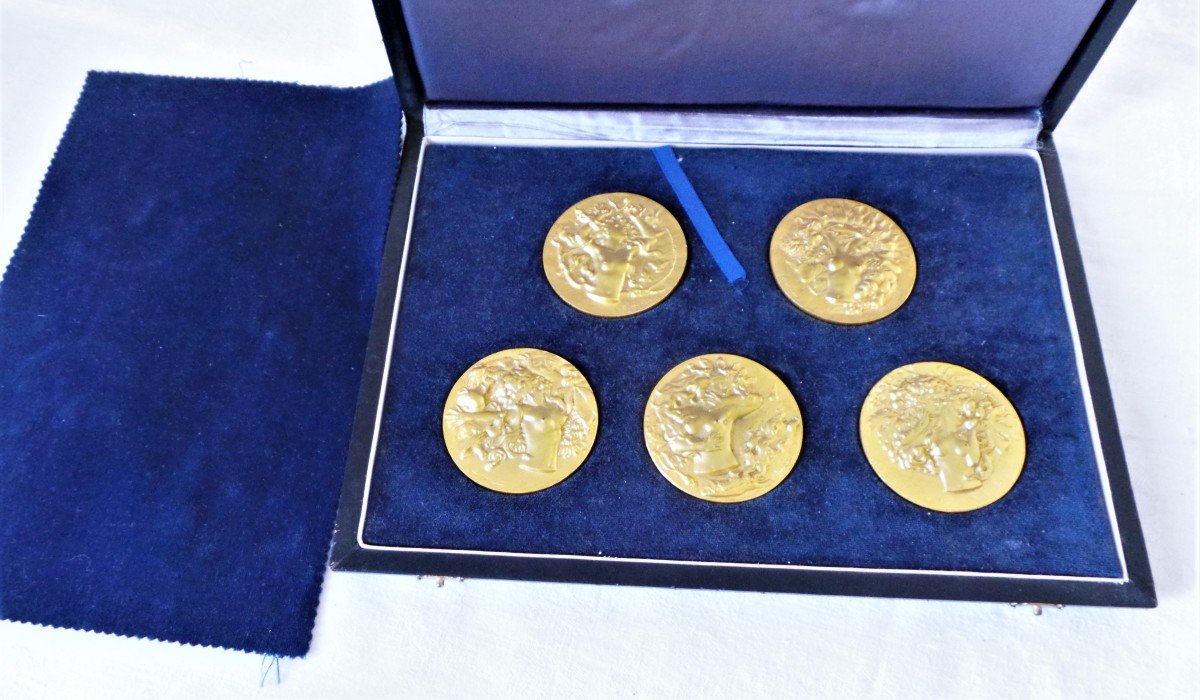 Bronze Medal Box By “rino Ferrari” - 20th Century