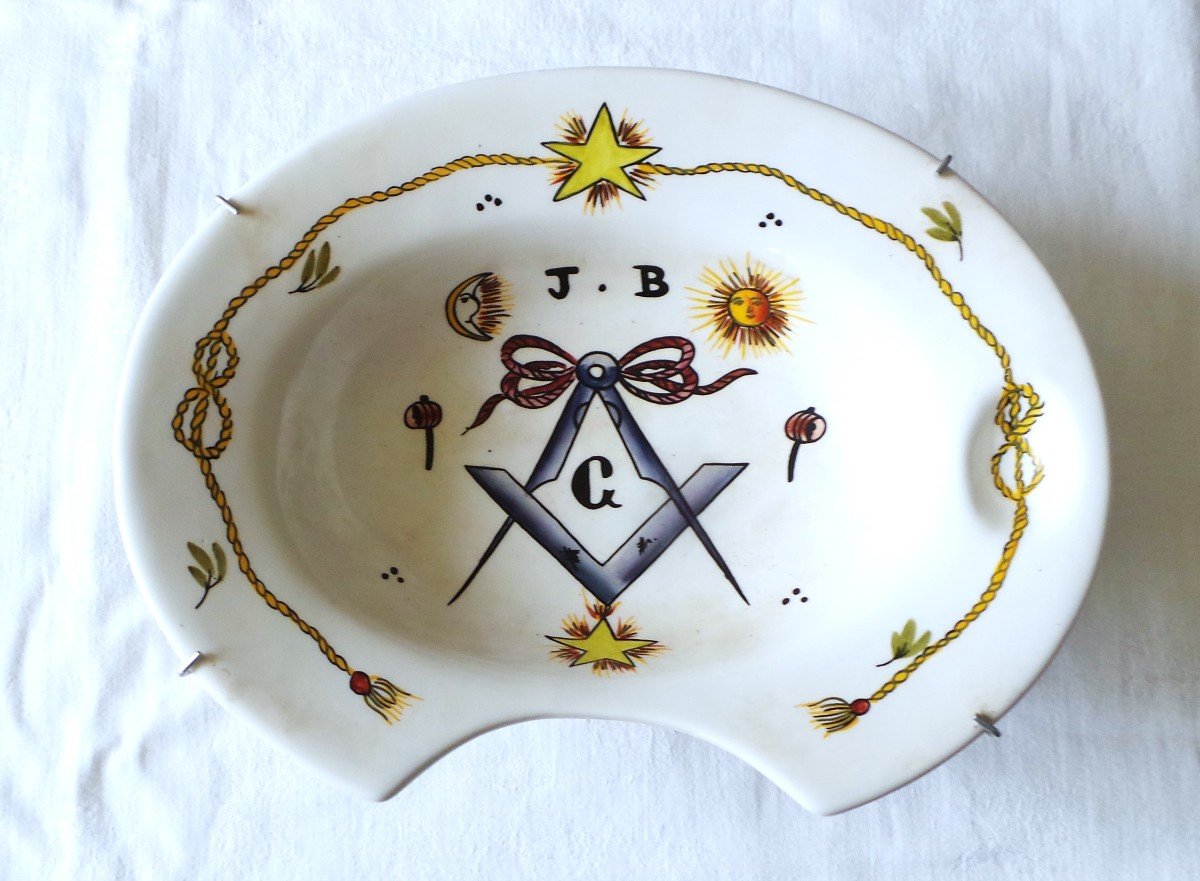 PLAT A BARBE DECOR MACONNIQUE- FAIENCE DE MEISSEN MANUFACTURE RITZENHOFF & BECKER 