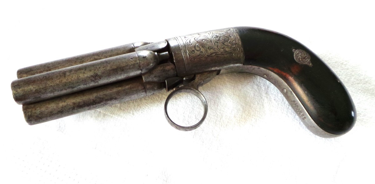 POIVRIERE " MARIETTE " A 4 CANONS - XIX°