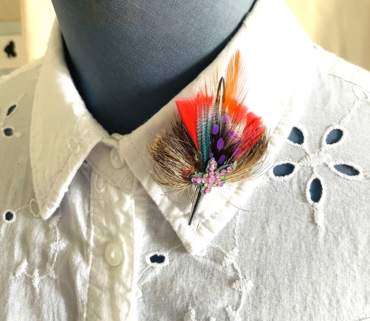 TRIO DE BROCHES EN PLUMES COLOREES ET STRASS - CIRCA 1960-photo-3