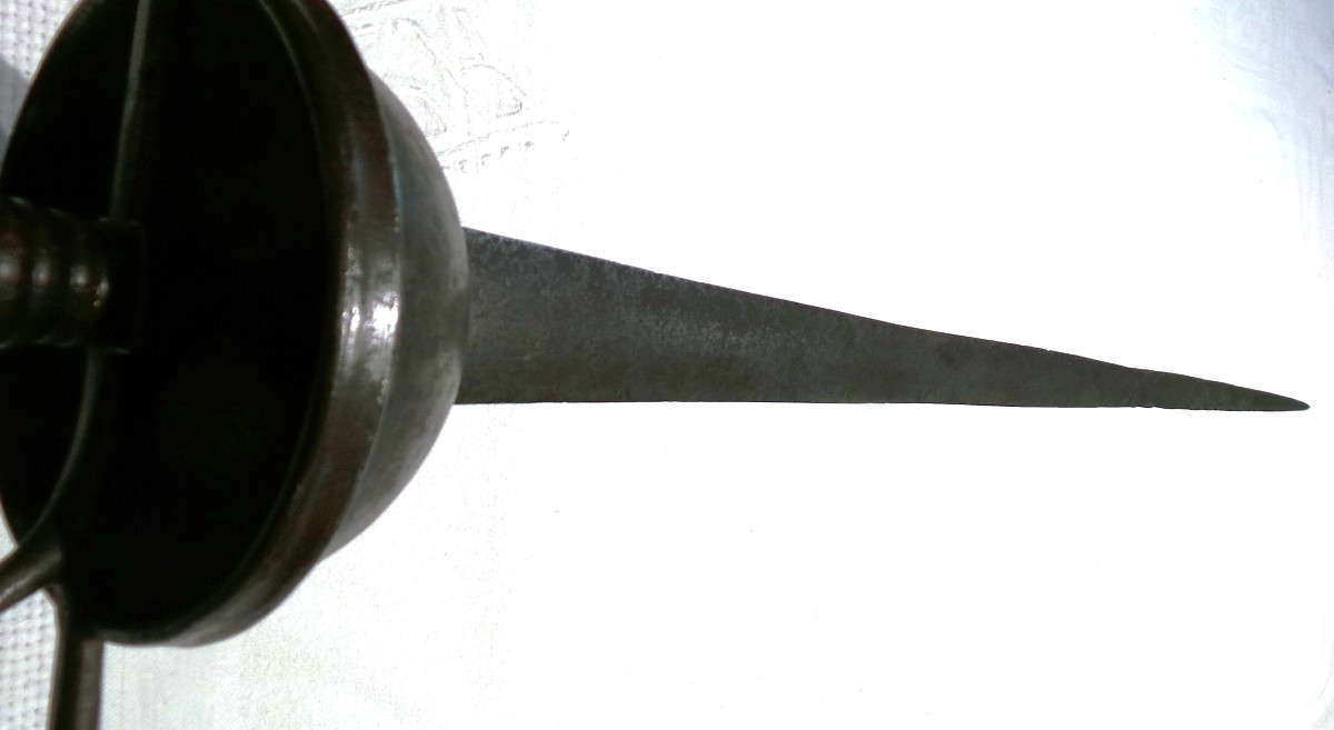 A Rapier With A Sharp Blade - 17th Century - Hispano-portuguese-photo-1