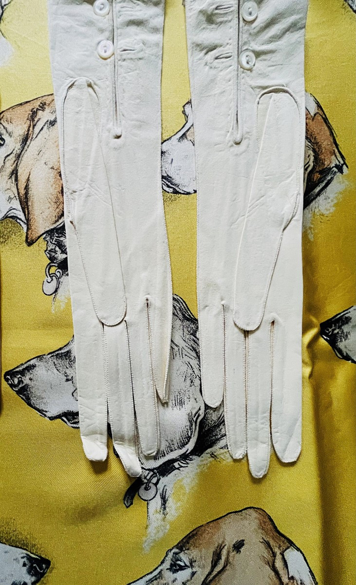 LOT DE 3 PAIRES DE GANTS D'OPERA EN CHEVREAU - ANNEE 20 - 30 --photo-2