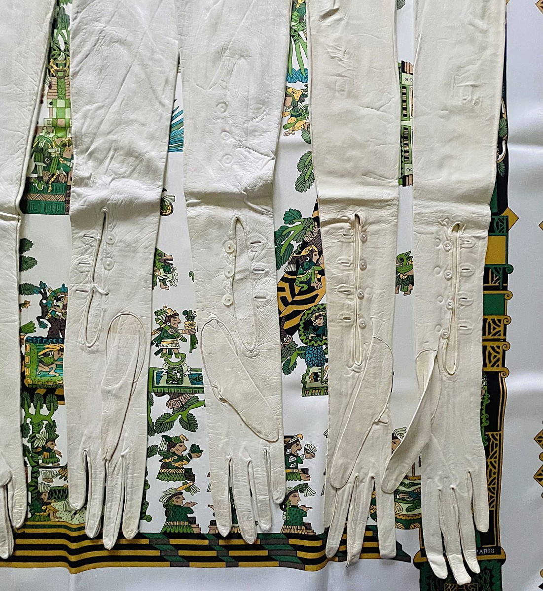 LOT 4 PAIRES DE GANTS D OPERA - TAILLE 6,5 - CIRCA 1925-photo-2