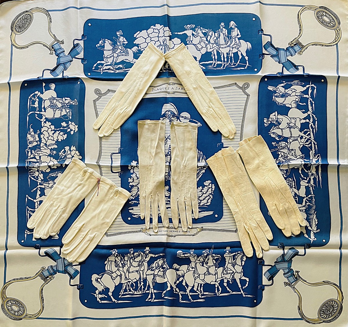 Set Of 4 Pairs Of Short Goatskin And Leather Gloves - Circa 1920-1925