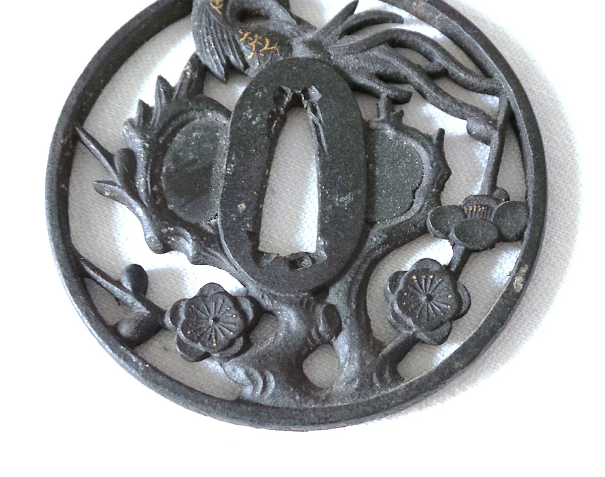 TSUBA- JAPON " EDO 1600-1868 "- PATINE NOIRE -MARU GATA (RONDE) ZUKASHI ( AJOURE)-photo-1