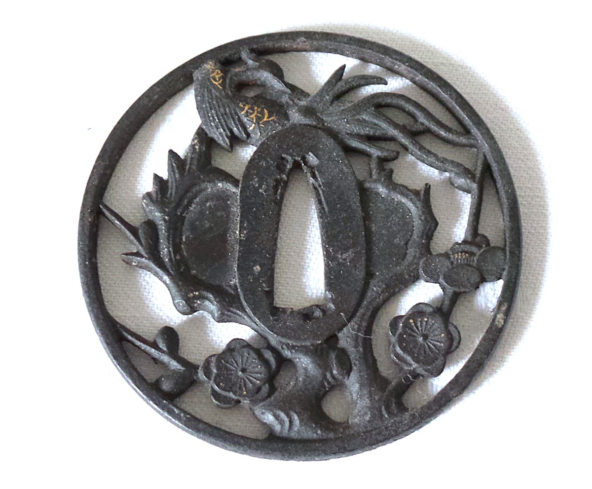 TSUBA- JAPON " EDO 1600-1868 "- PATINE NOIRE -MARU GATA (RONDE) ZUKASHI ( AJOURE)