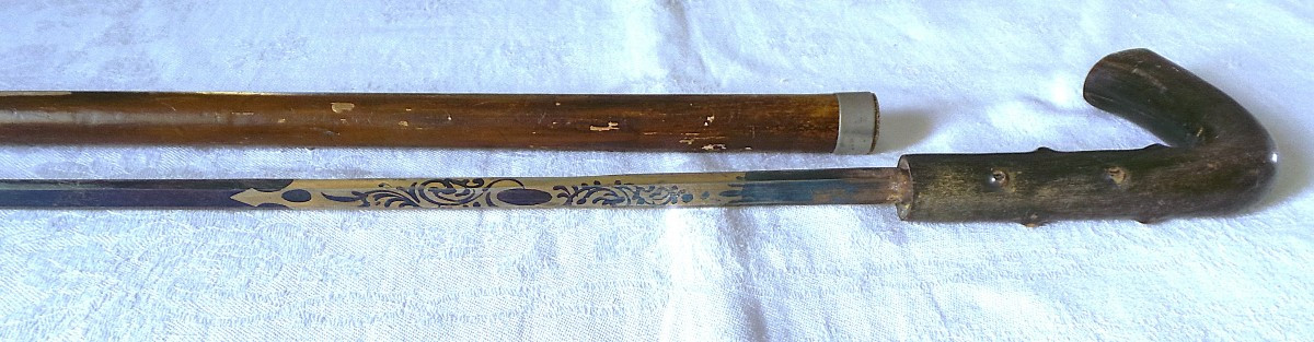 CANNE EPEE A BELLE LAME BLEUIE ET DORE - POIGNEE EN CORNE