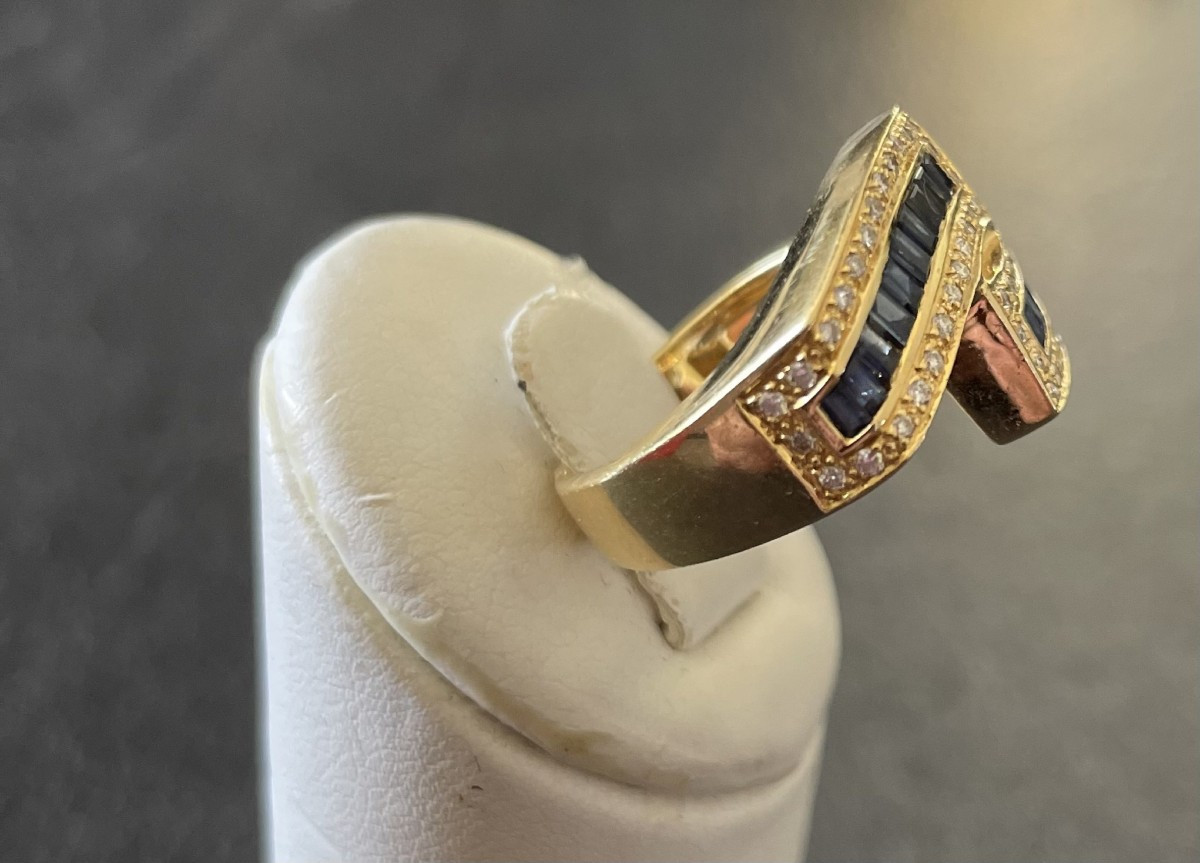 BAGUE ASYMETRIQUE OR 18K - 20 SAPHIRS & 56 DIAMANTS --photo-4