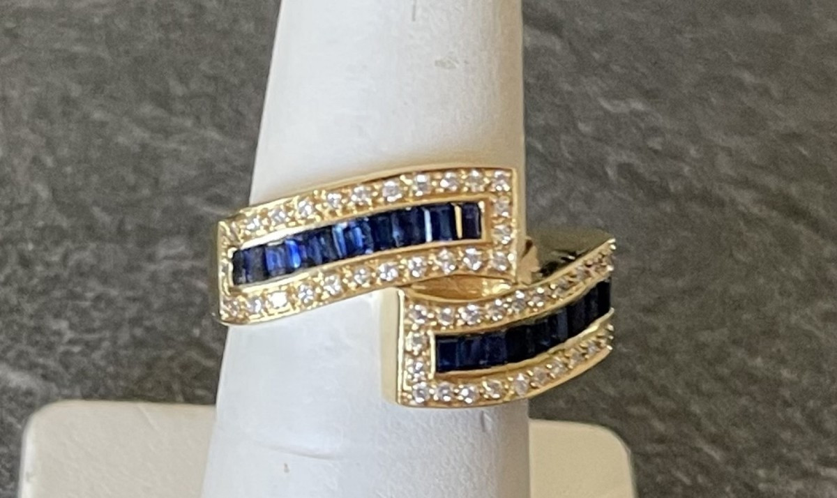 BAGUE ASYMETRIQUE OR 18K - 20 SAPHIRS & 56 DIAMANTS --photo-4