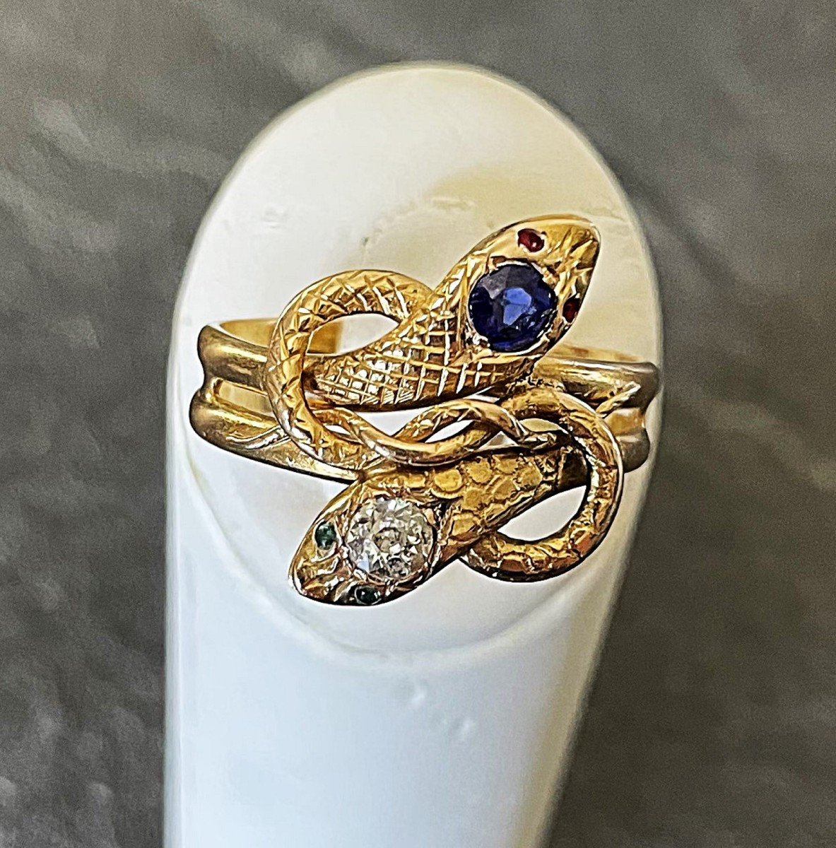 BAGUE SERPENTS AFFRONTEES -OR 18 K -SAPHIR & DIAMANT- -photo-3