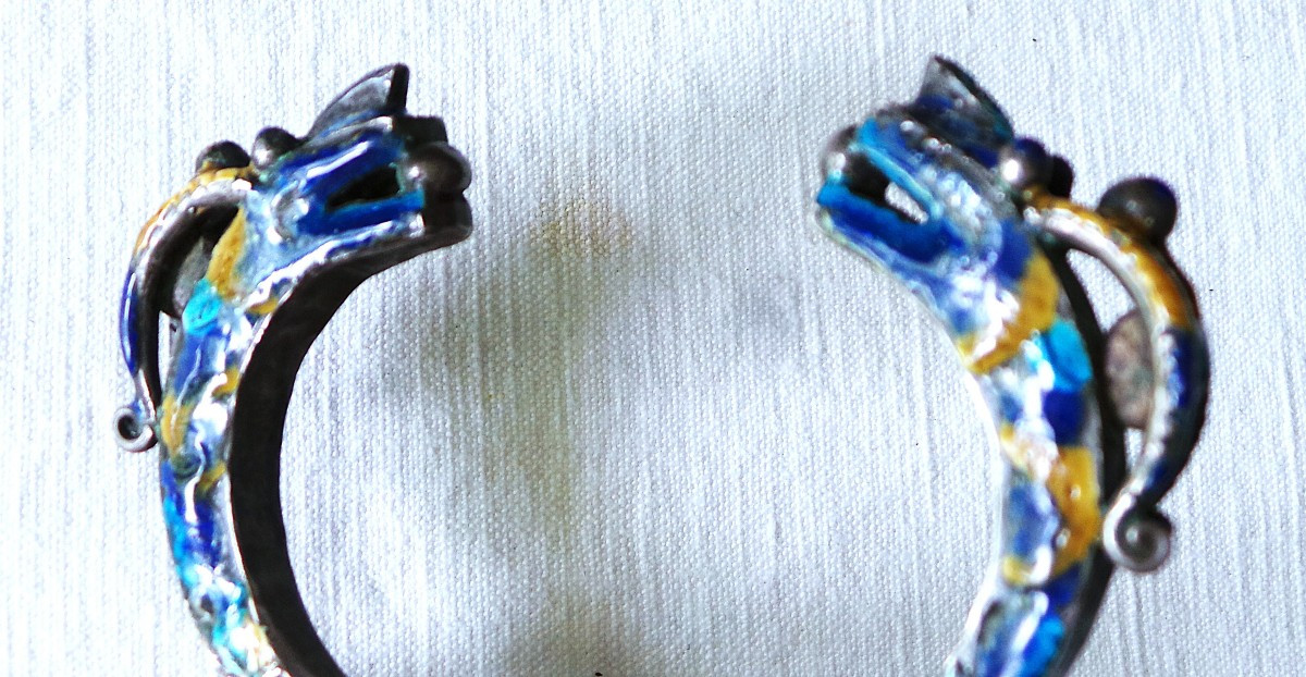 ART ETHNIQUE PEUPLE " YAO "  - DRAGON "  RYU " AFFRONTES- EMAIL POLYCHROME - XIX°