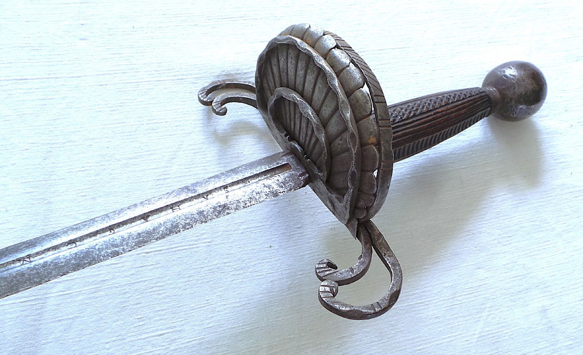 EPEE - XVI° - DITE " PINCE DE CRABE " - LAME " SAHAGOM "  POINCON " S " -GERMANIQUE-photo-5