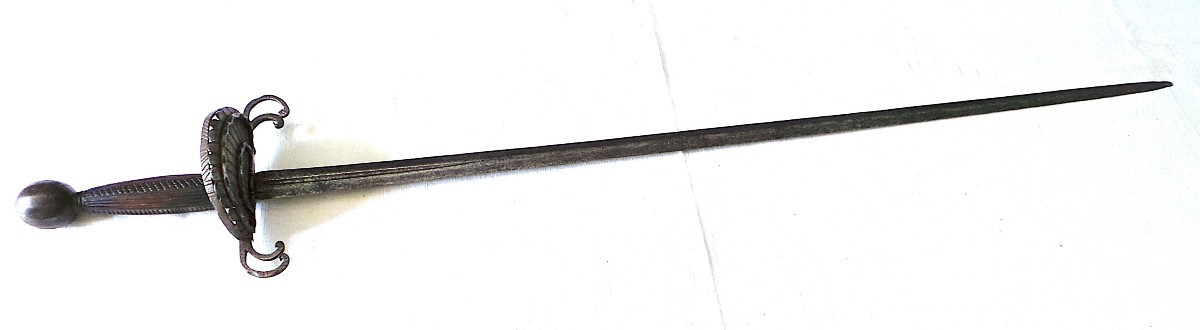 EPEE - XVI° - DITE " PINCE DE CRABE " - LAME " SAHAGOM "  POINCON " S " -GERMANIQUE