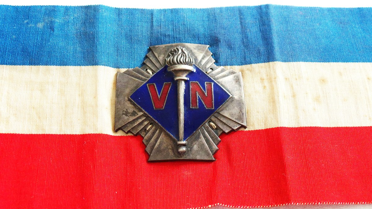Brassard With " Volontaires Nationaux " Buttonhole Badge 1923 Era , Disbanded In 1936, XX°-photo-2