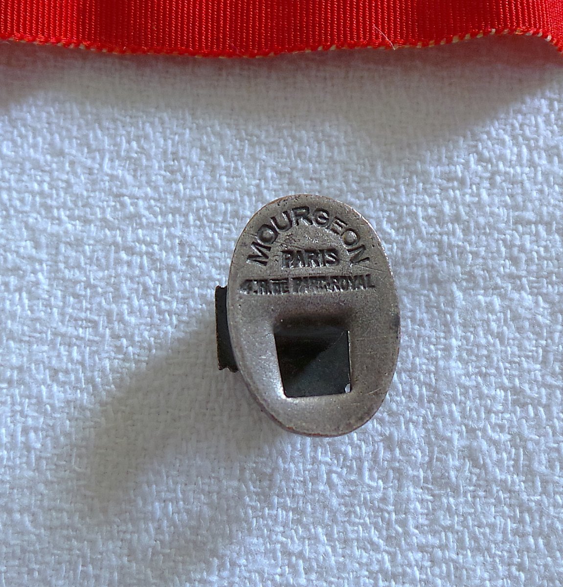 Brassard With " Volontaires Nationaux " Buttonhole Badge 1923 Era , Disbanded In 1936, XX°-photo-1