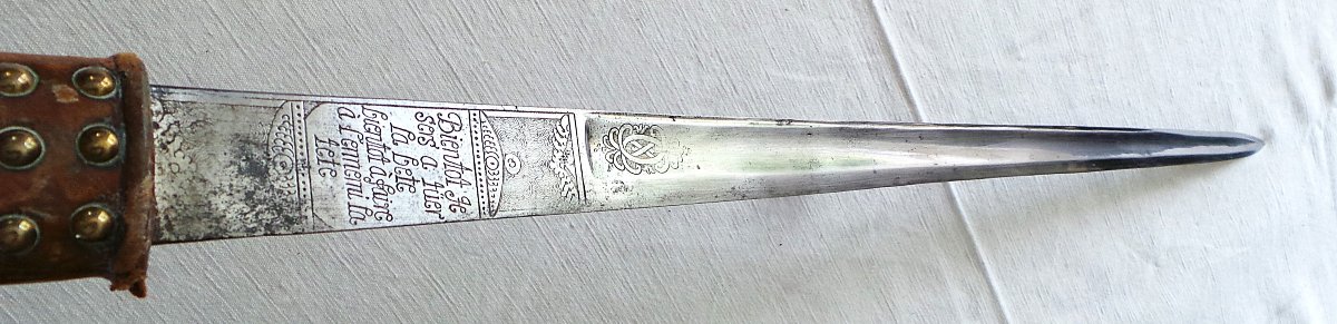 Venerie Dagger - Leather Sheathed Handle & Scabbard - Engraved Blade And Motto - XIX° Century-photo-3