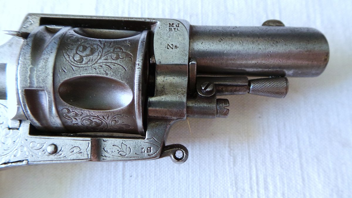 Bull Dogs  Pocket Revolver - Hammerless Type With A Folding Trigger-photo-2