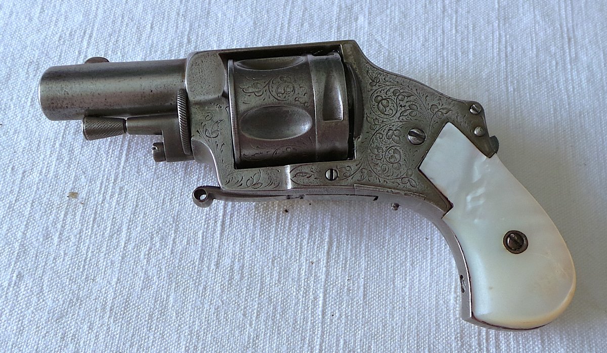 Bull Dogs  Pocket Revolver - Hammerless Type With A Folding Trigger-photo-4