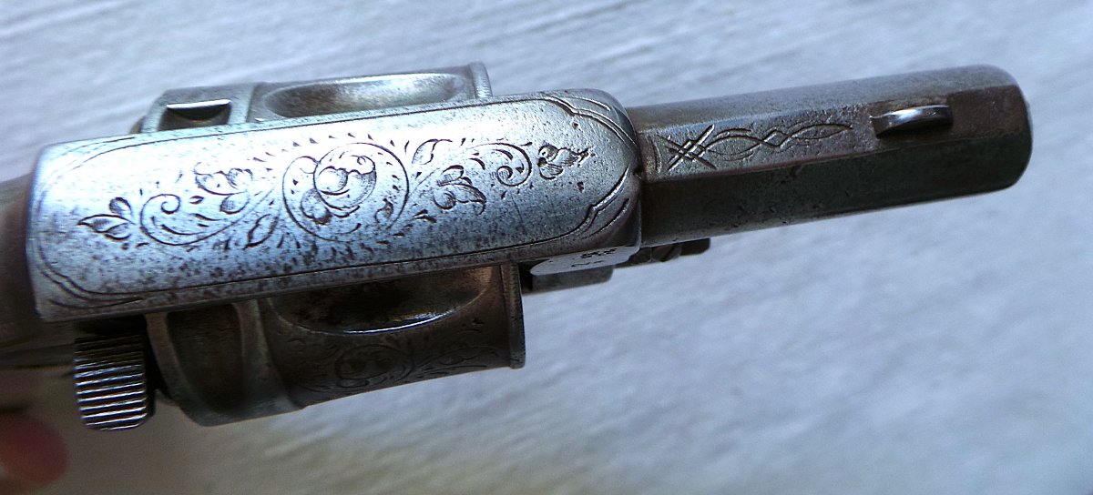 Bull Dogs  Pocket Revolver - Hammerless Type With A Folding Trigger-photo-2