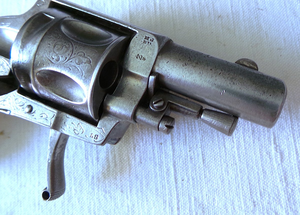 Bull Dogs  Pocket Revolver - Hammerless Type With A Folding Trigger-photo-4