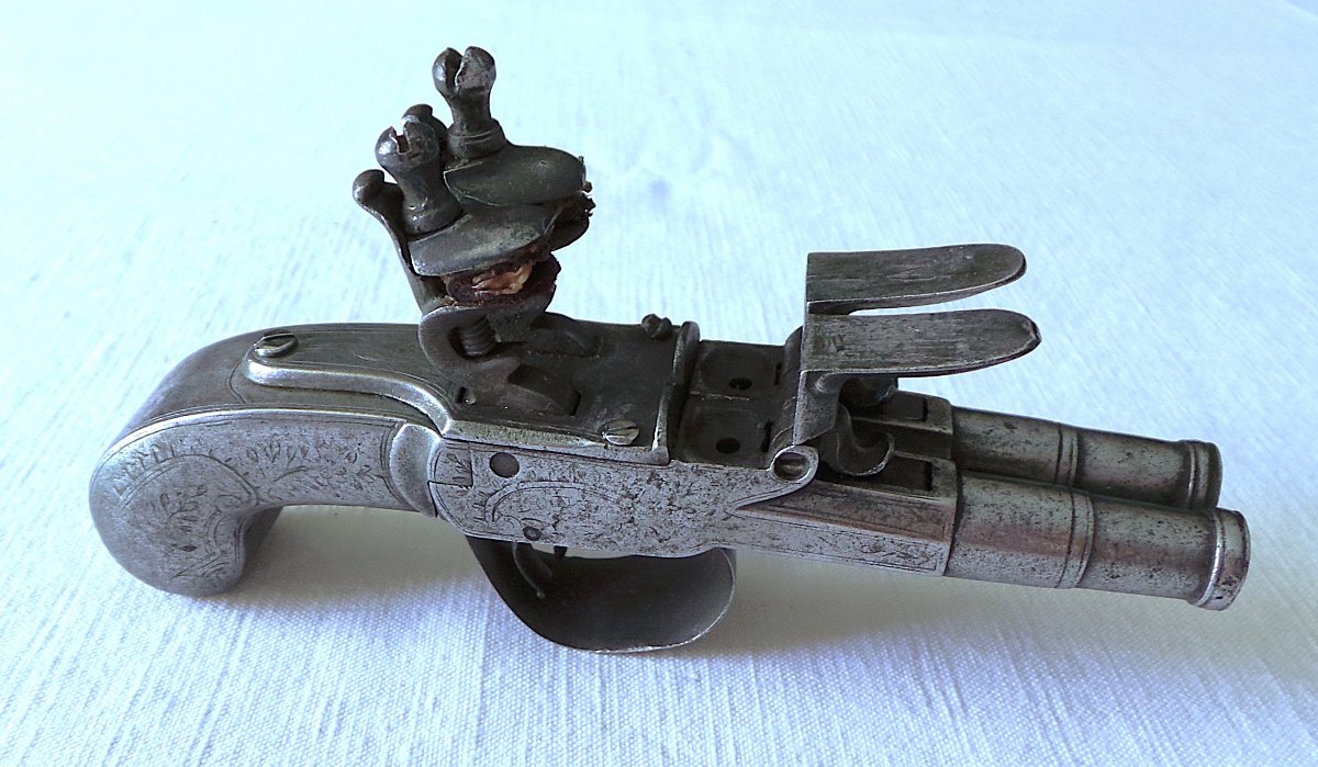 PISTOLET A SILEX A L ECOSSAISSE  A DOUBLE CANONS EN TABLE - XVIII°-photo-2