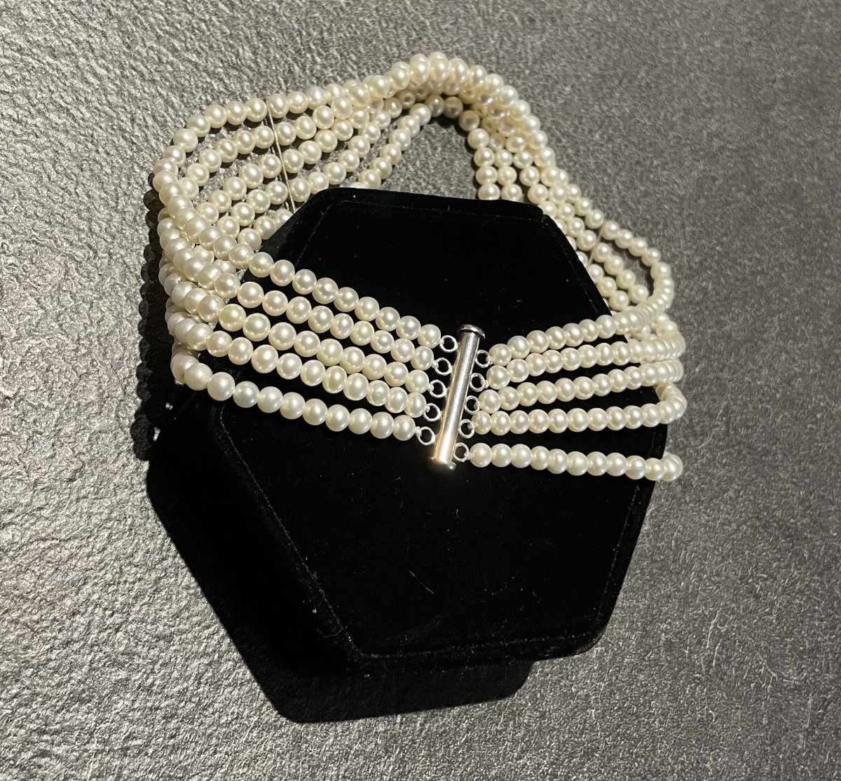 COLLIER RAS DE COU DE 360 PERLES D EAU DOUCE SUR 5 RANGS - XX°