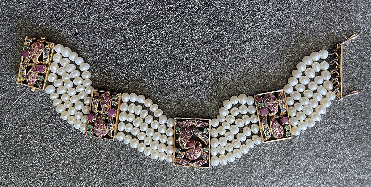 BRACELET EN VERMEIL A 5 RANGS DE PERLES D EAU DOUCE - SAPHIRS - EMERAUDES-RUBIS- XX°