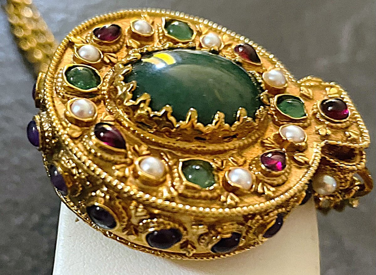 MEDAILLON " JOSEPHINE " DORE OR 24 CTS & PIERRES FINES - CIRCA 1980-photo-3