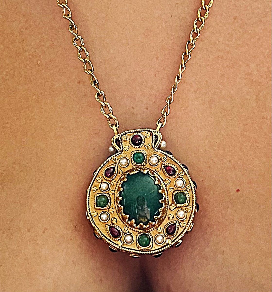 MEDAILLON " JOSEPHINE " DORE OR 24 CTS & PIERRES FINES - CIRCA 1980-photo-6