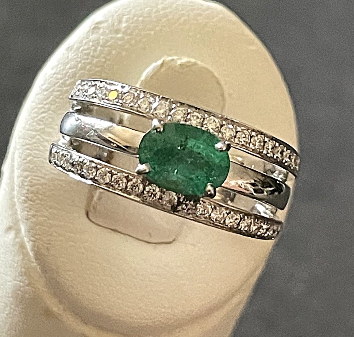 BAGUE OR GRIS 18K - EMERAUDES & DIAMANTS - XX°-photo-4