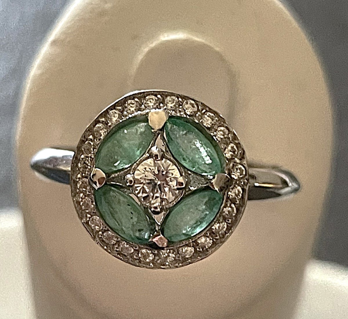 BAGUE OR  GRIS 9K - CHATON ROND - PIERRE VERTE - XX° 