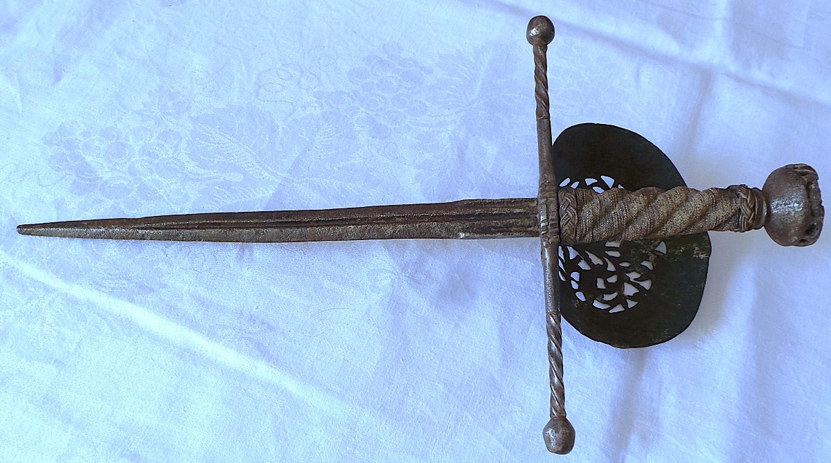 Left-handed Dagger With A Re-drilled And Decorated Shell-shaped Guard - 17th–18th Centuries-photo-1