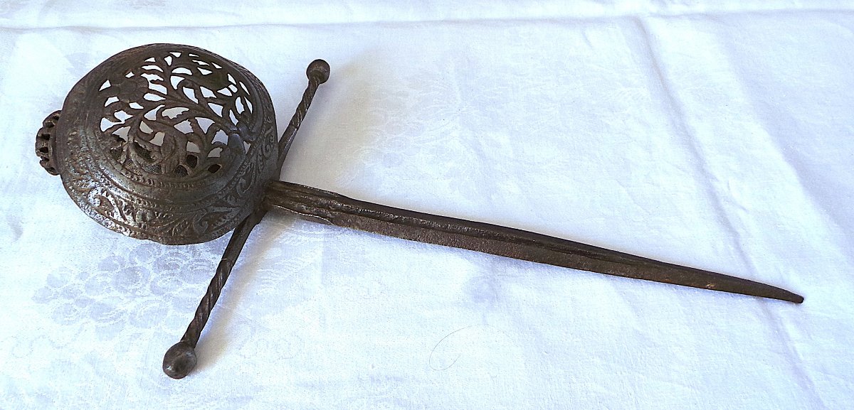 Left-handed Dagger With A Re-drilled And Decorated Shell-shaped Guard - 17th–18th Centuries