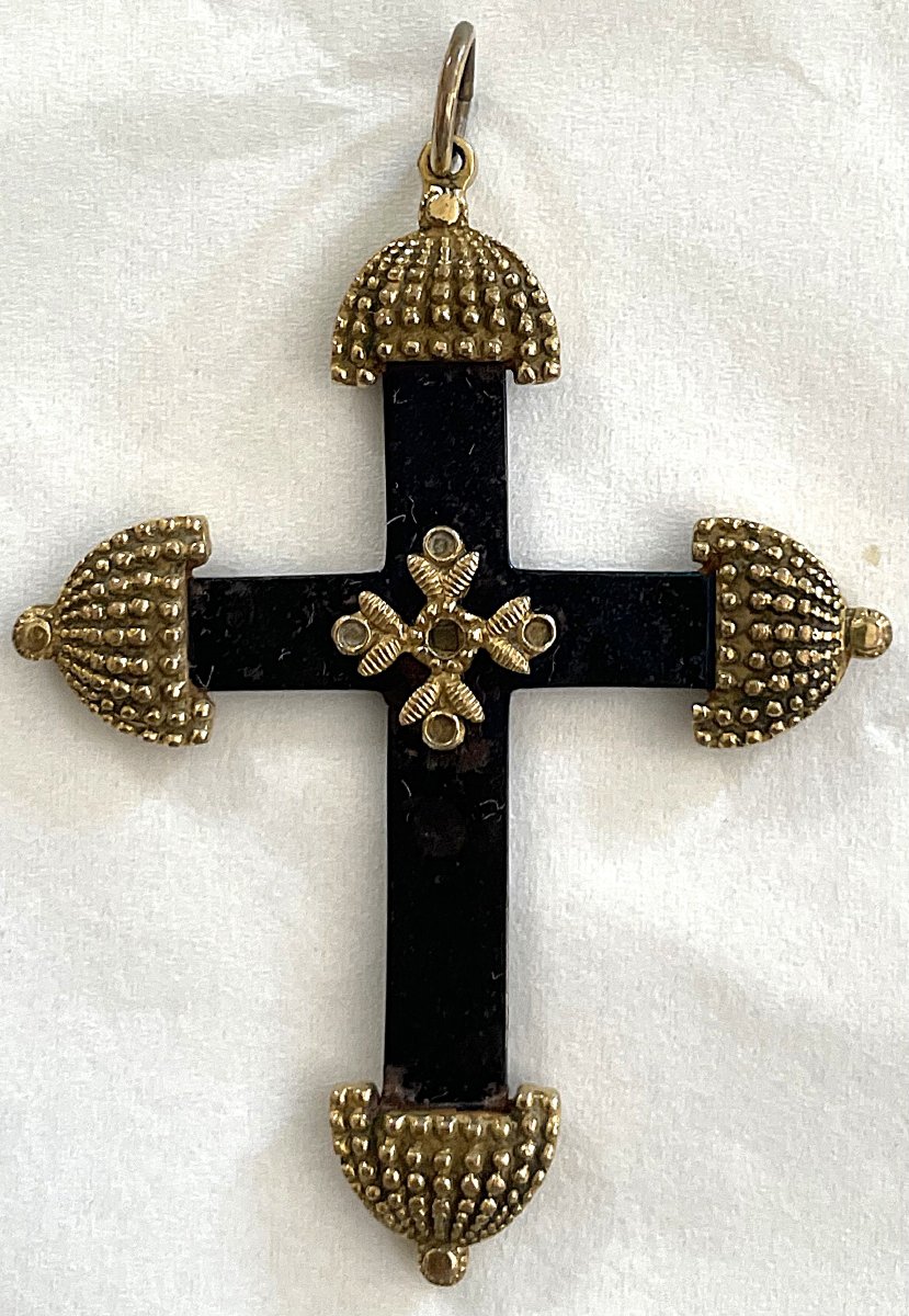 PENDENTIF  MACONNIQUE - CROIX A DECOR DE RUCHES ET ABEILLES - XIX°