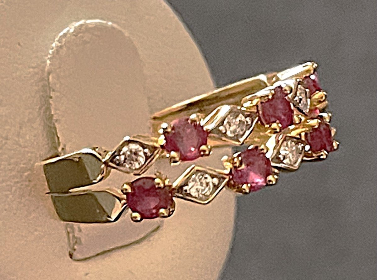 BAGUE JARRETIERE EN OR 9K - SERTIE PIERRES ROUGE & BLANCHE- XX°-photo-3