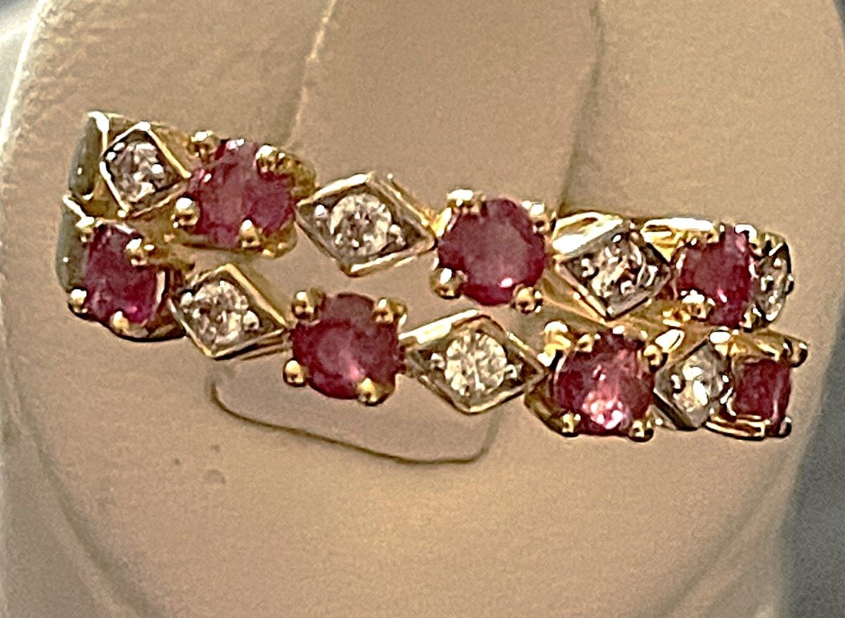 BAGUE JARRETIERE EN OR 9K - SERTIE PIERRES ROUGE & BLANCHE- XX°