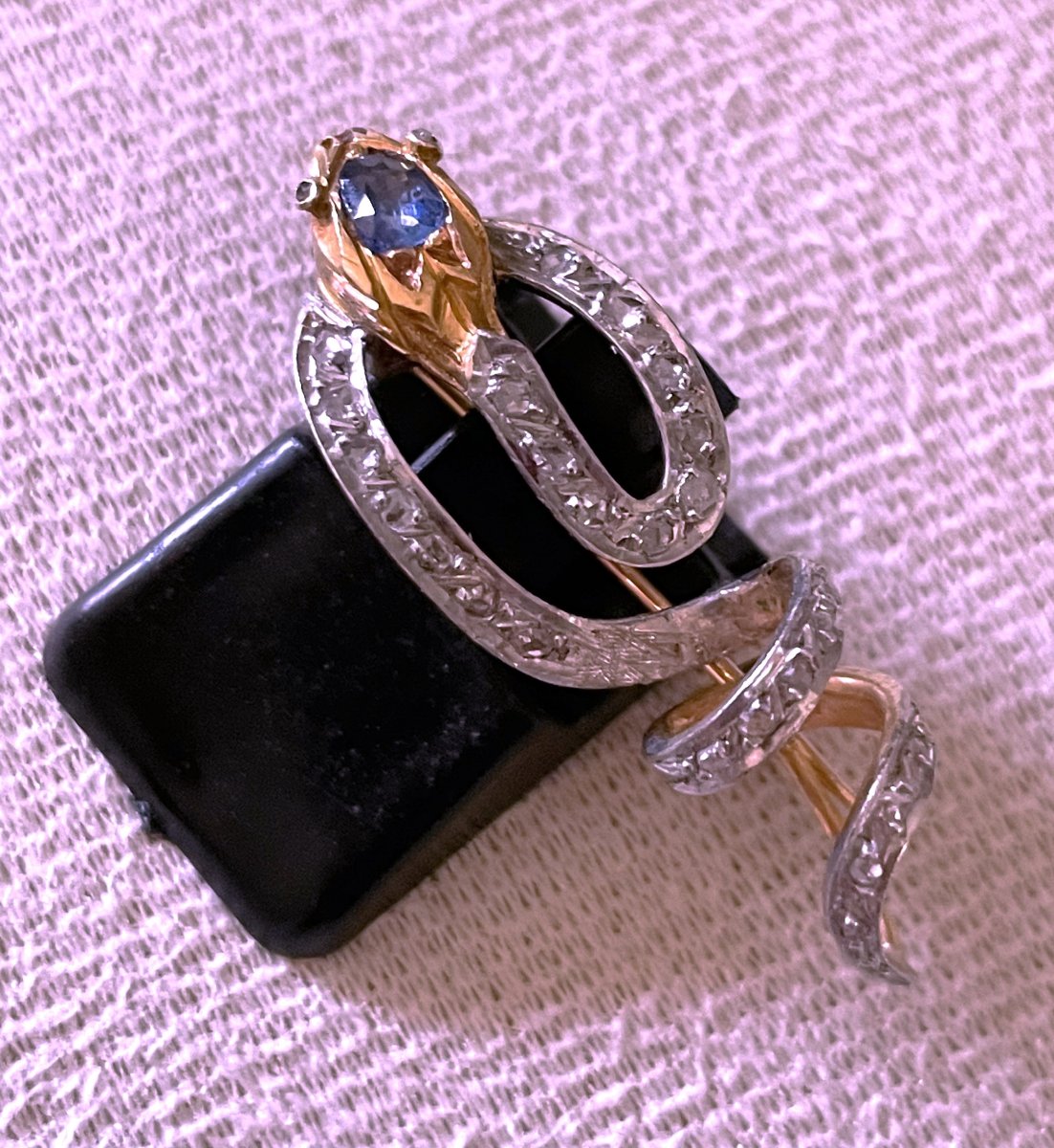 BROCHE SERPENT OR JAUNE 18K - PAVAGE DE DIAMANTS- SAPHIR -YEUX DTS - XIX°-photo-3
